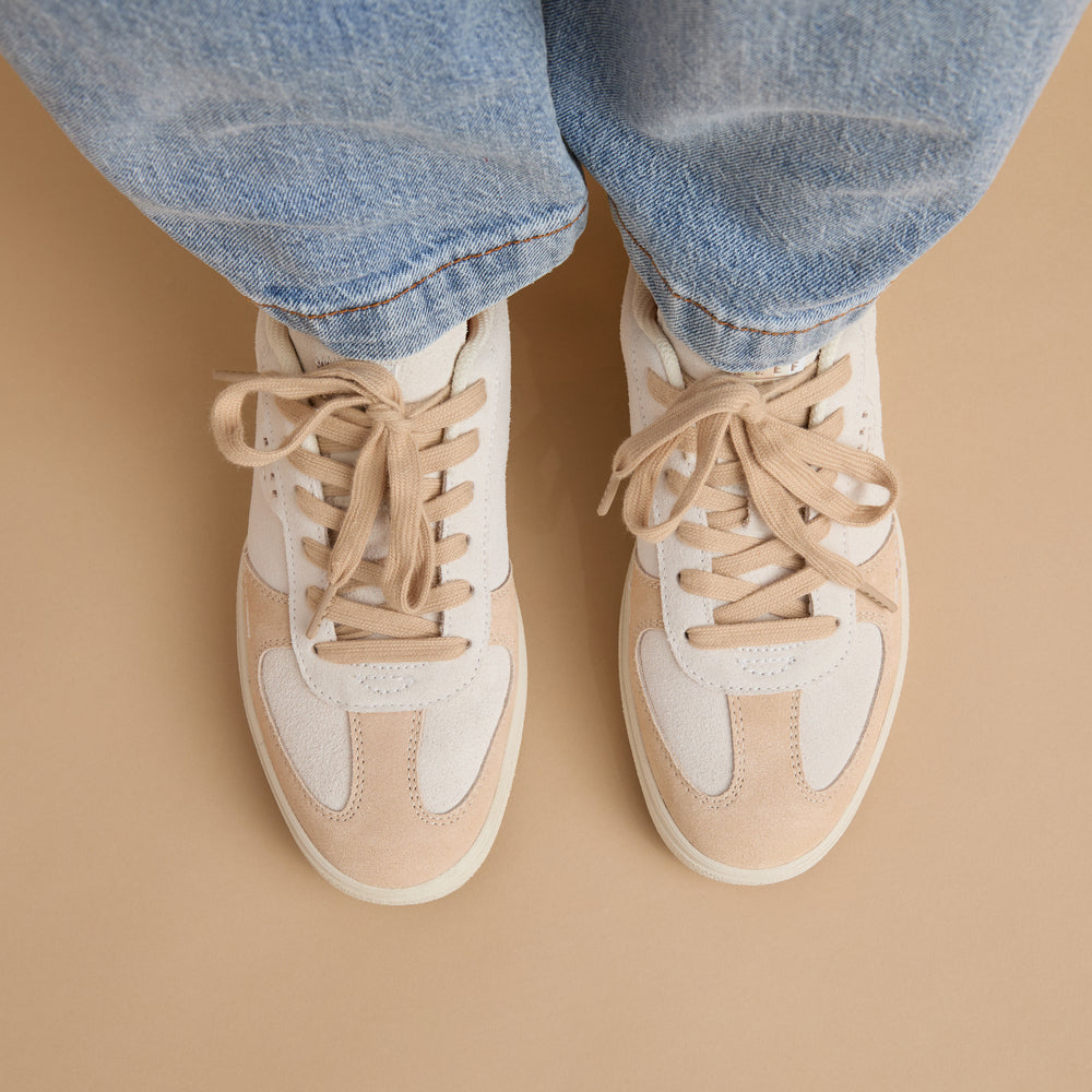 Top-down view of Boardwalk Callie sneakers facing forward, featuring soft-rebound cushioning and anatomical arch support.