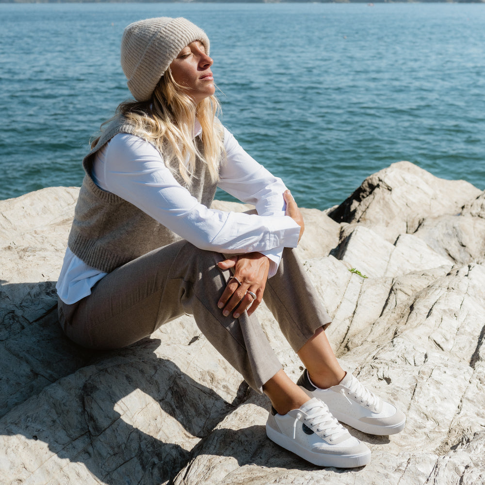Lay Day Seas - White/Black Lese - Top View