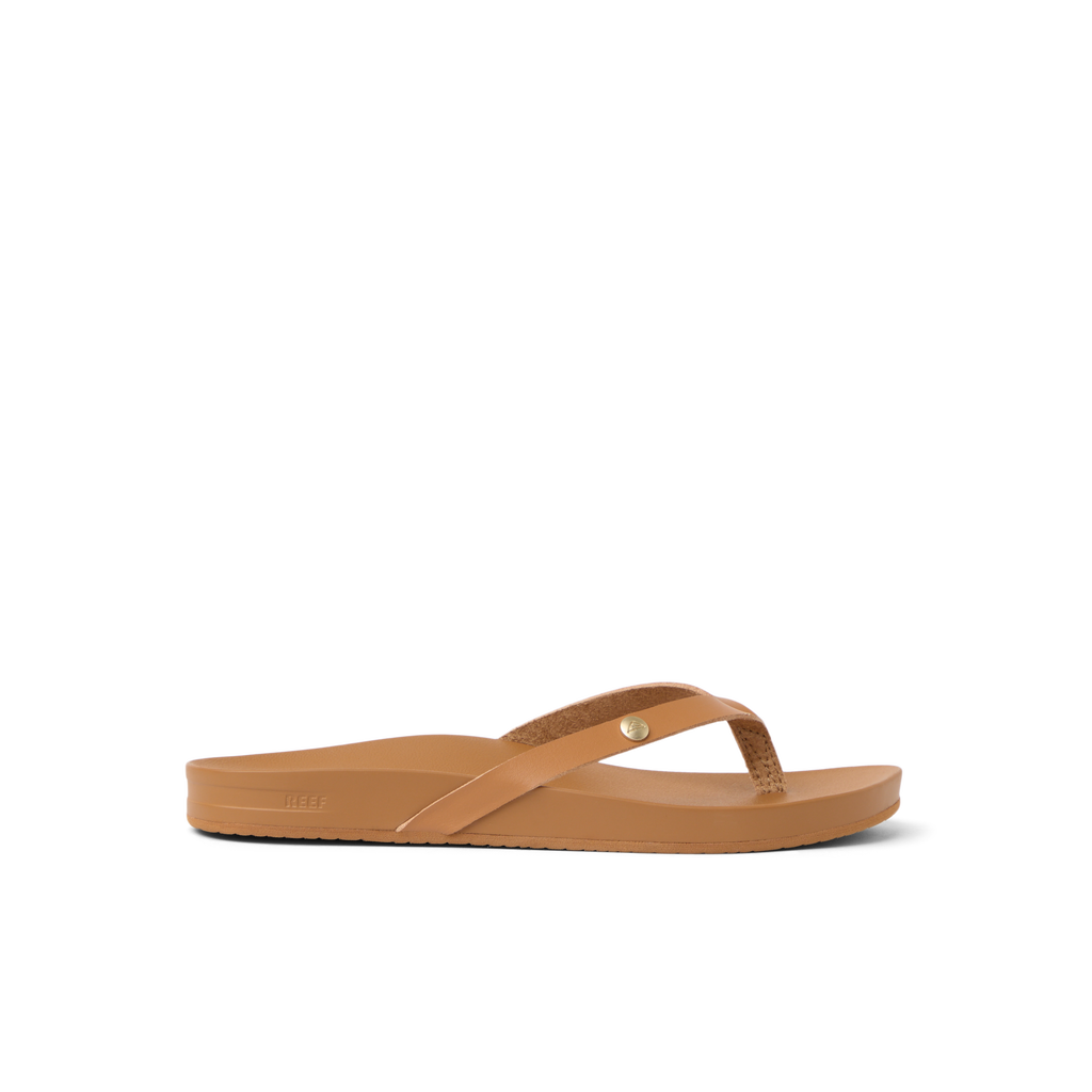 Vista Ivy women's tan sandal facing right, lightweight with anatomical arch support and soft cushioning for all-day beach comfort.