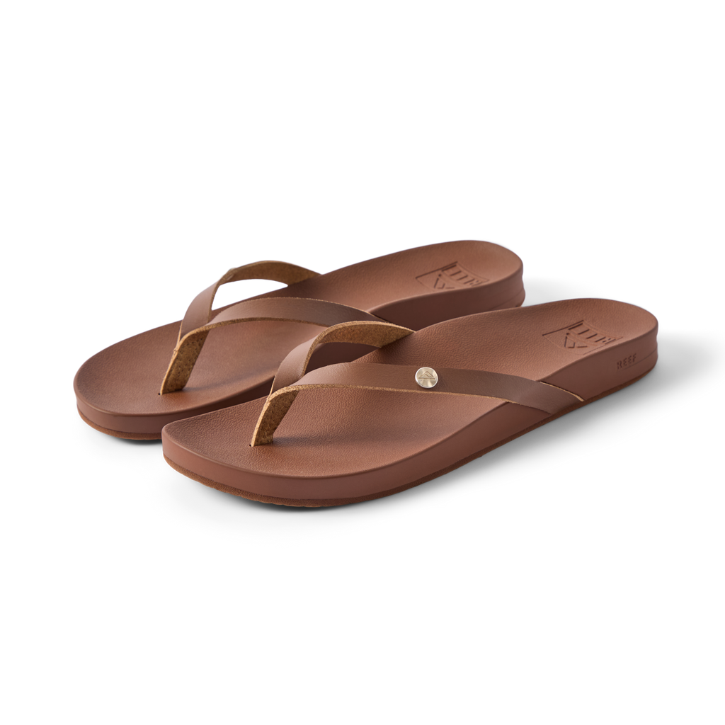 Vista Ivy women's brown flip flops facing right, close-up of cushioned footbed and supportive straps for beach comfort.
