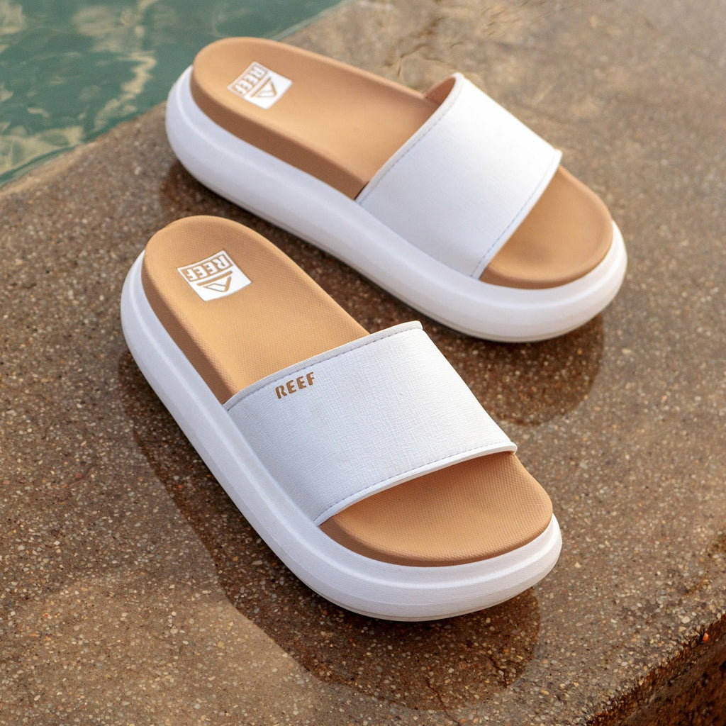 Cushion Bondi Bay sandals facing left showing top and side with soft-rebound cushioning and anatomical arch support.