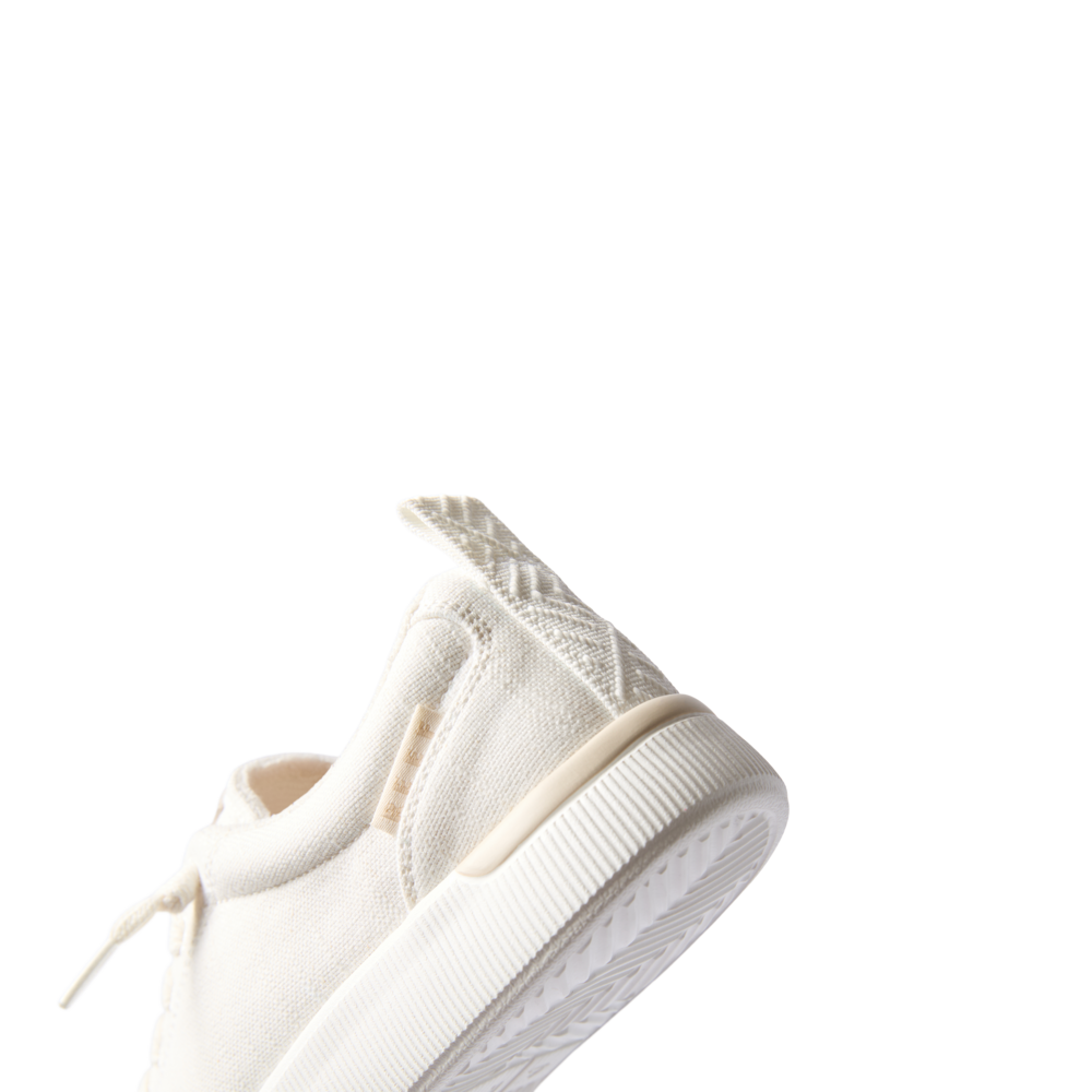 Neptune Alana white textile sneaker facing right, close-up on the sole and heel with cushioned arch support.