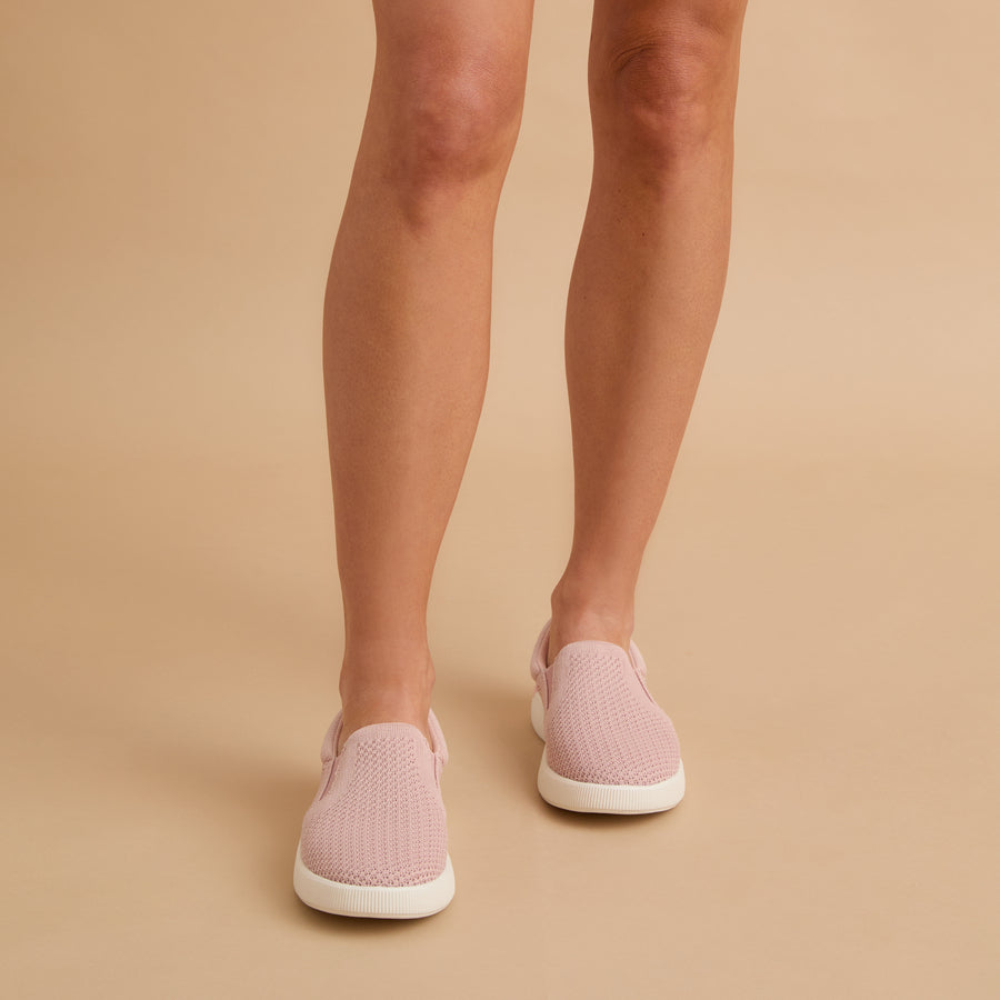 Front-facing Neptune Elyse women's shoes in cameo rose, close-up of lightweight, breathable upper and cushioned sole.