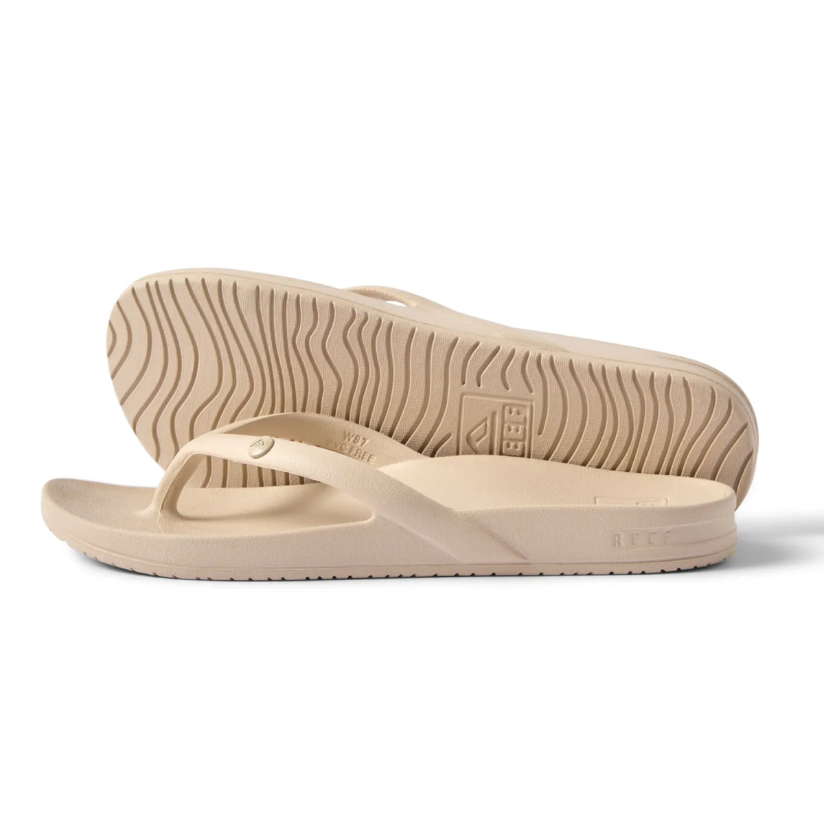 Vista Vay-Cay women's flip flops facing right, showing sole and side, with arch support and soft cushioning.