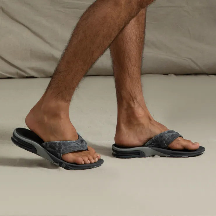 Fanning sandals facing right, showing top and side, with anatomical arch support and soft cushioning for all-day comfort.