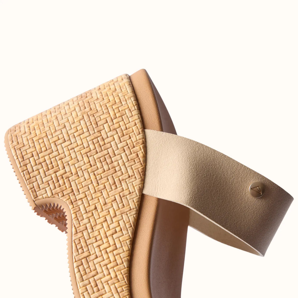 Sunset Ibiza x Jenny sandal close-up of side wedge platform and wide neutral strap with soft-rebound cushioning
