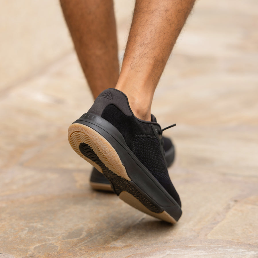 Rear view of Shoreline Del Mar men's shoe in black with gum sole, showing lightweight, cushioned design for beach comfort.