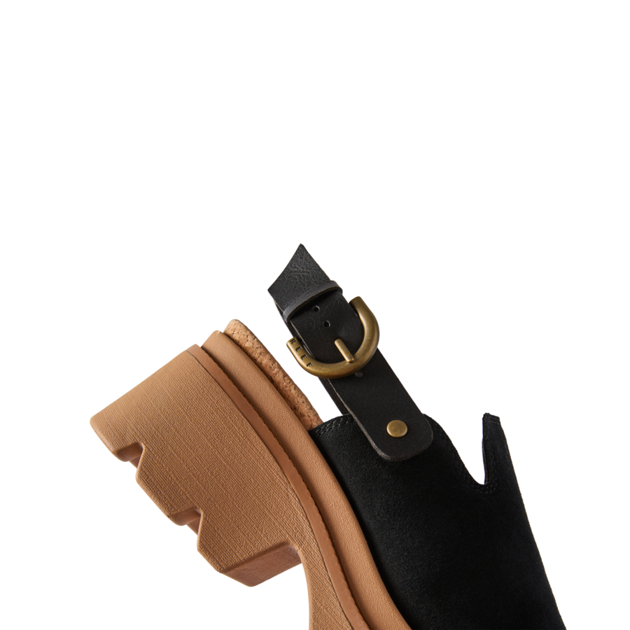 Close-up of the rear and sole of black Vista Luxe Solene sandal facing left, featuring comfort arch support and cushioned heel.